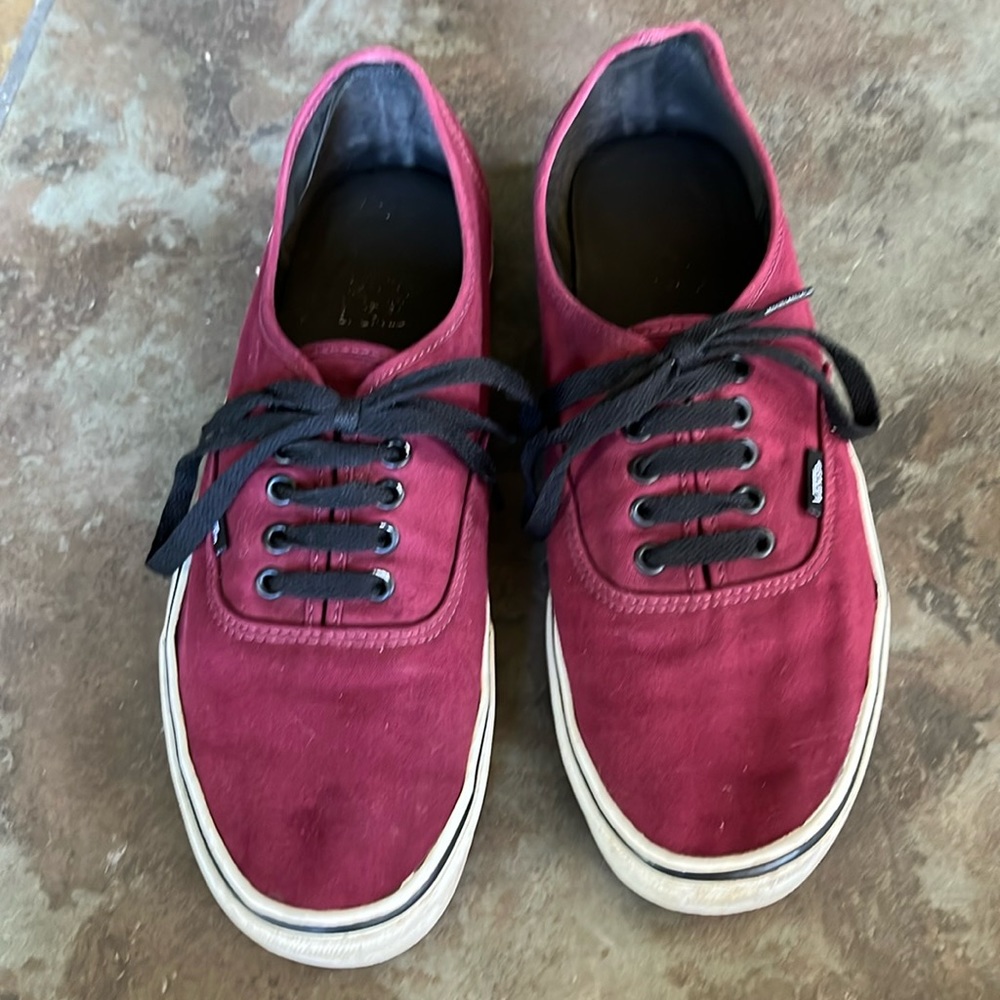 Maroon and black vans mens size 12, lightly worn, no holes, skater shoe grunge